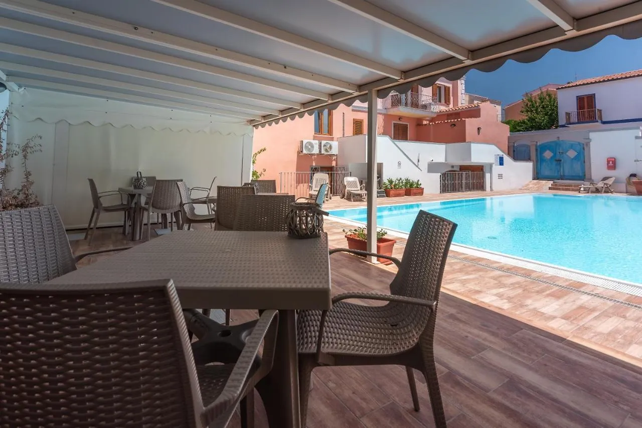 Relaxing Cristal Blu Studio Sleeps 4 Num1494 Santa Teresa Gallura